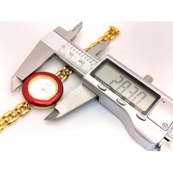 14k GOLD GUCCI Quartz Swiss Watch - Picture 9 of 10